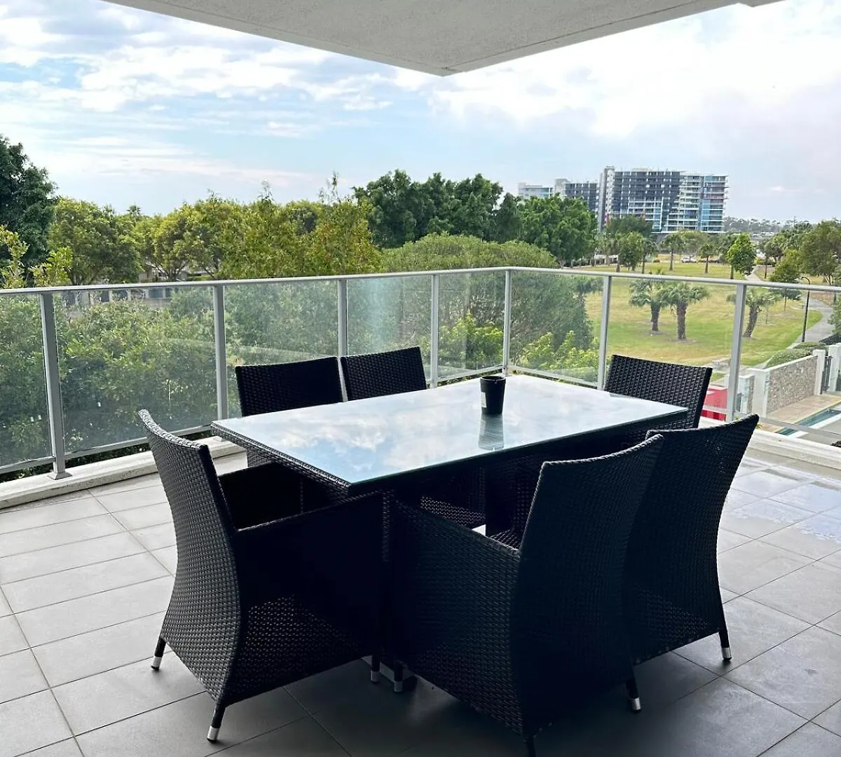 Spacious 4-Bedroom Apartment Next To Harbour Town Gold Coast 0*,  Avustralya