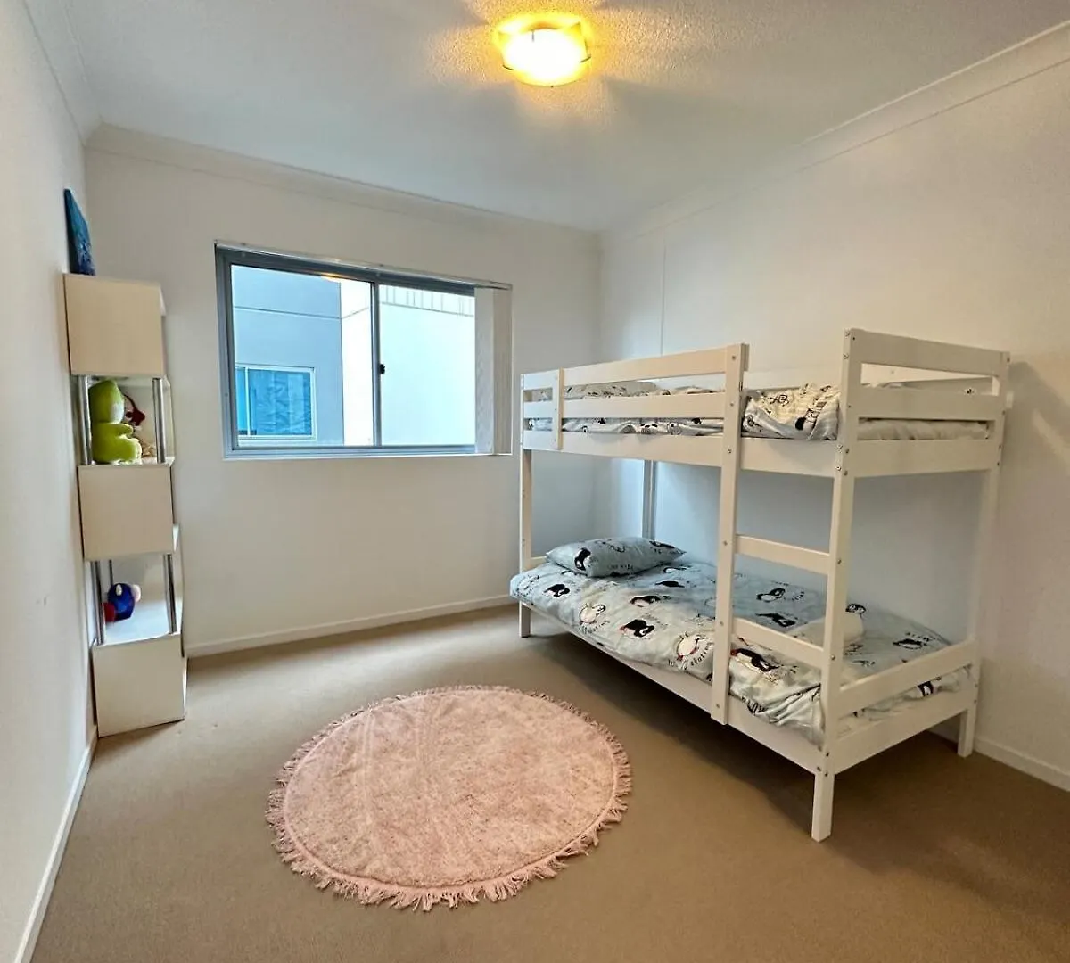 Spacious 4-Bedroom Apartment Next To Harbour Town Gold Coast 0*,
