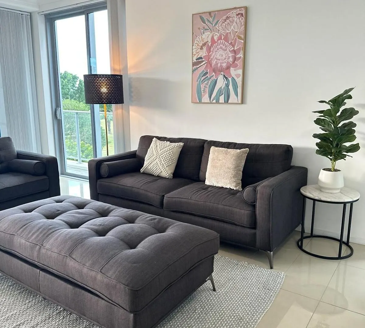 Spacious 4-Bedroom Apartment Next To Harbour Town Gold Coast