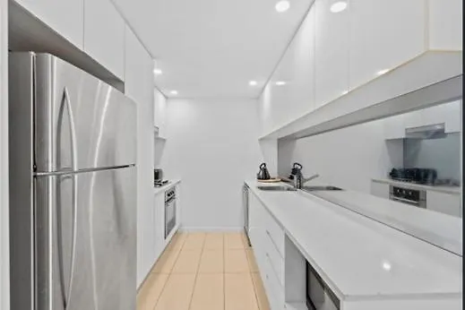 Spacious 4-Bedroom Apartment Next To Harbour Town Gold Coast Avustralya